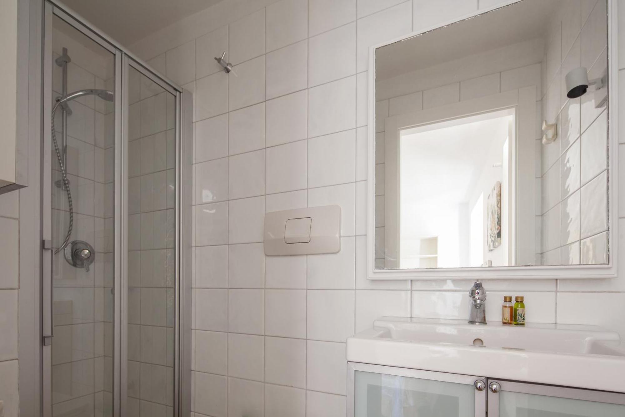 Casa Del Vicolo: Central 2BR Apartment with Easy Excursion Access La Spezia Exterior photo