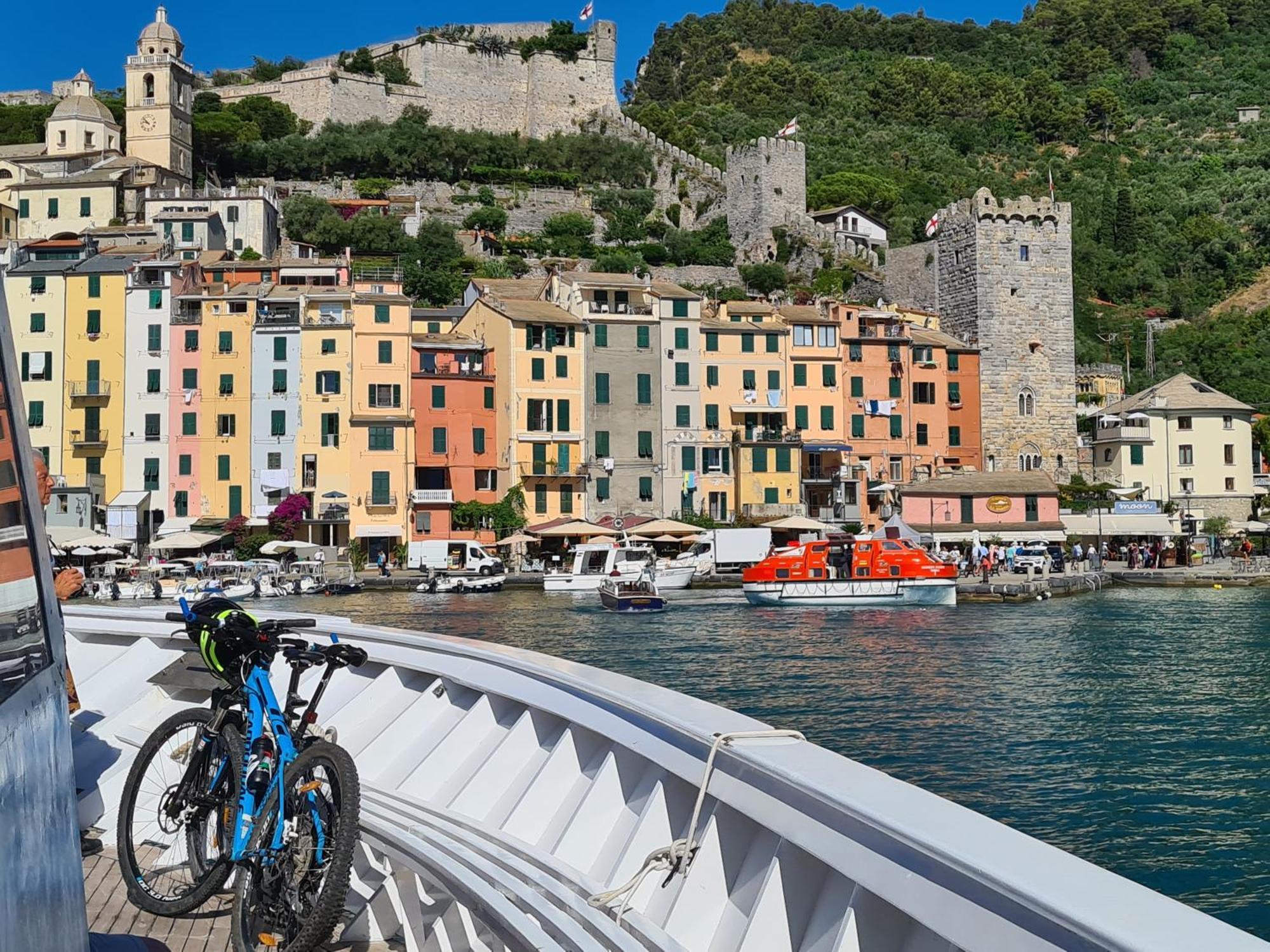 Casa Del Vicolo: Central 2BR Apartment with Easy Excursion Access La Spezia Exterior photo